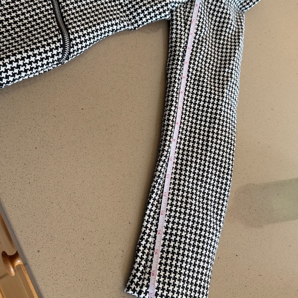 T Tahari Black and White Houndstooth Blazer - Picture 9 of 13